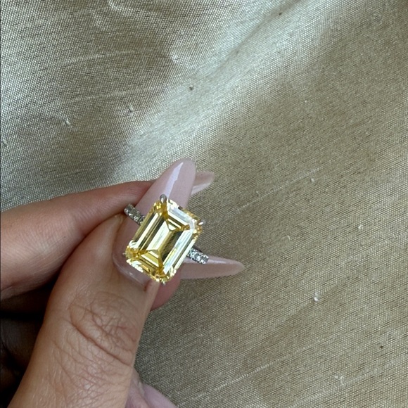 Elegant Yellow Diamond Ring - Picture 5 of 5